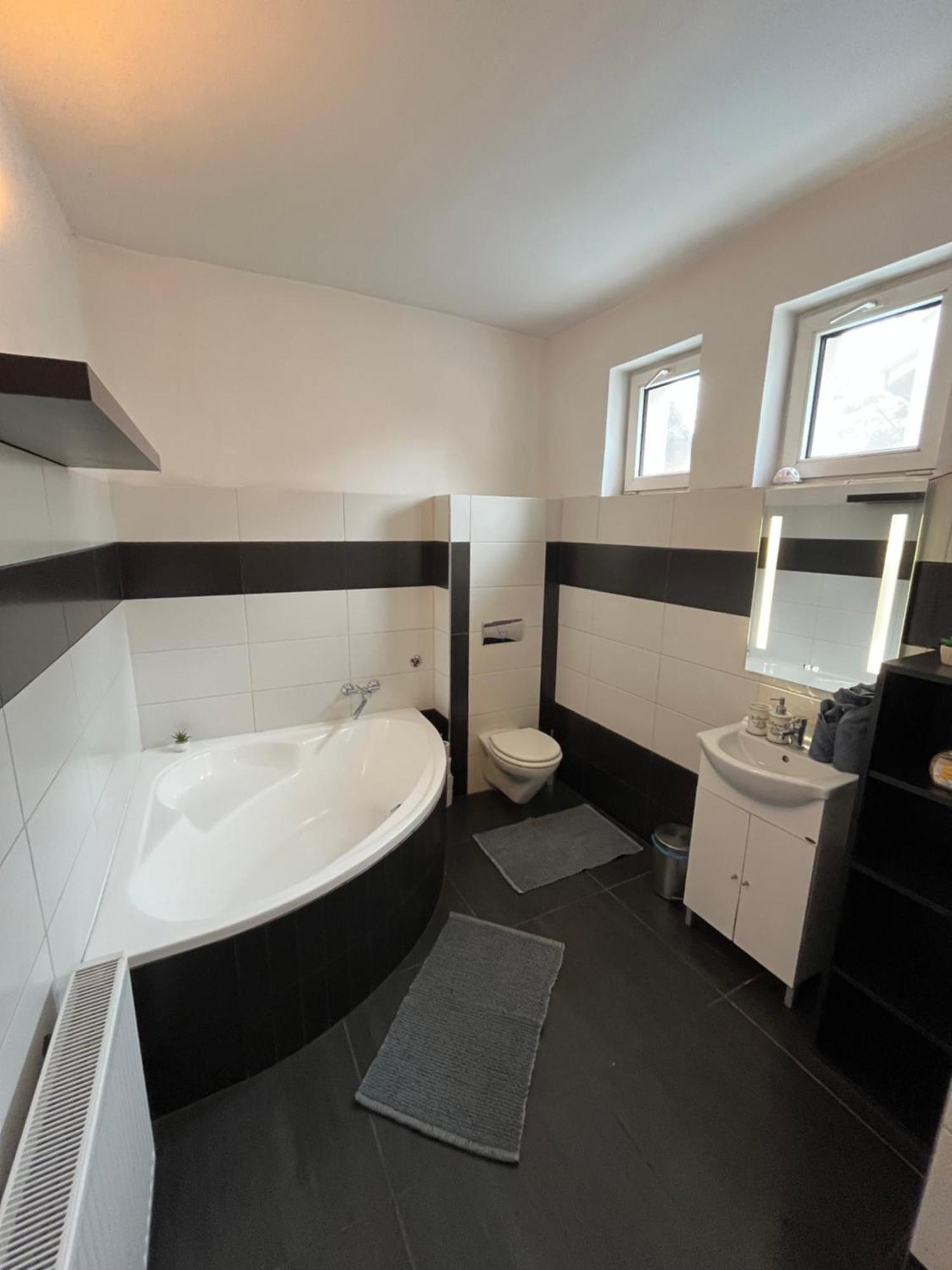 8 -as Apartment