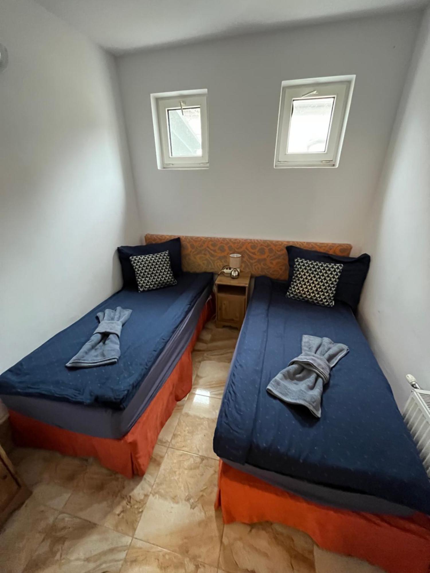 8 -as Apartment *